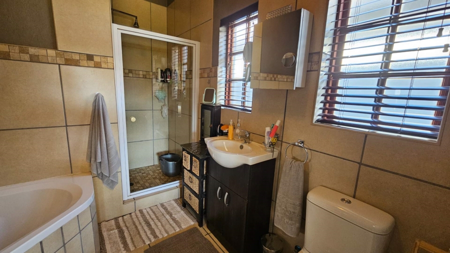 3 Bedroom Property for Sale in Meerhof North West